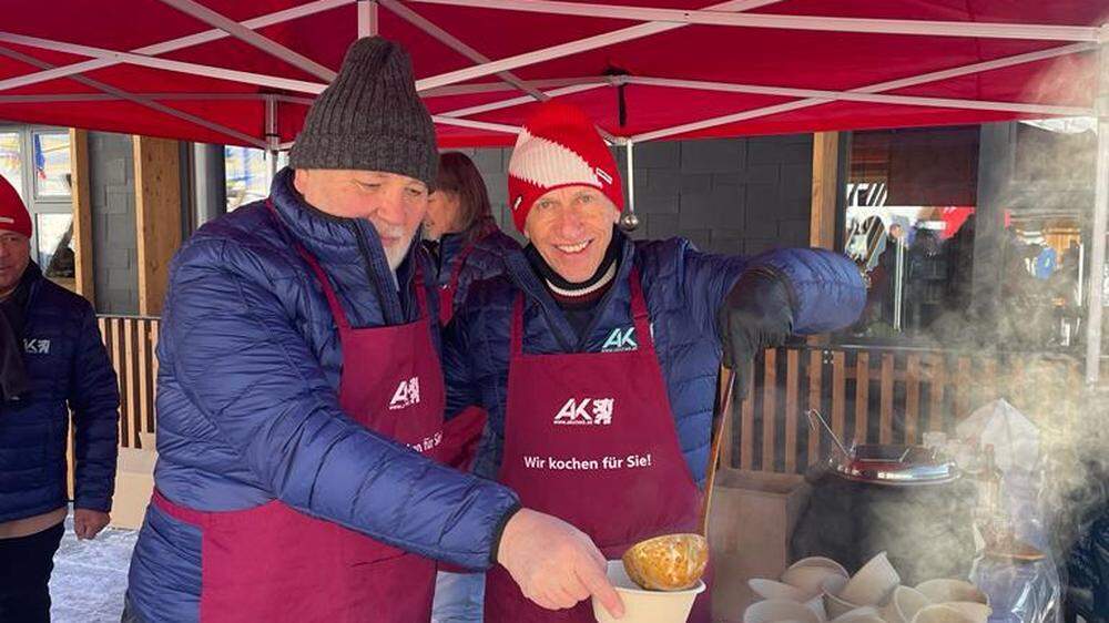 Gemeinsam am AK-Skitag: Harald Korschelt (Freiheitliche Arbeitnehmer) und Josef Pesserl (FSG)  