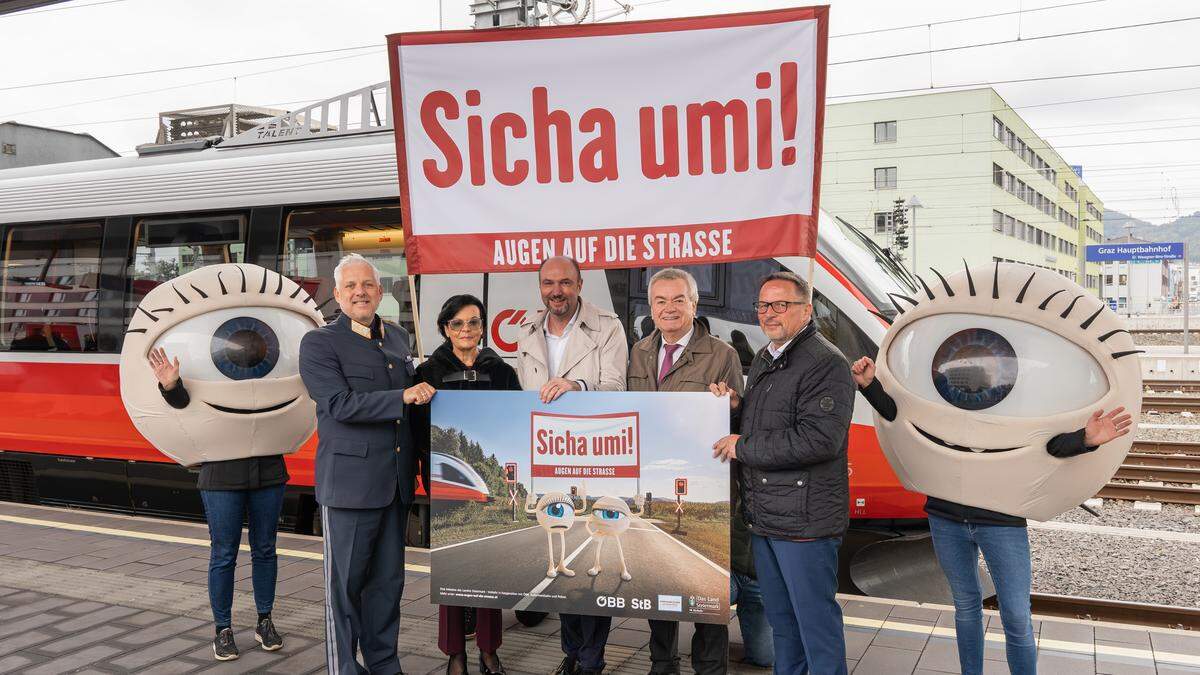 Präsentierten die Kampagne: Joachim Huber (Polizei), Maria Knauer-Lukas (Verkehrsabteilung), Werner Hecking (Steiermarkbahn), LH-Stv. Anton Lang und Peter Wallis (ÖBB)