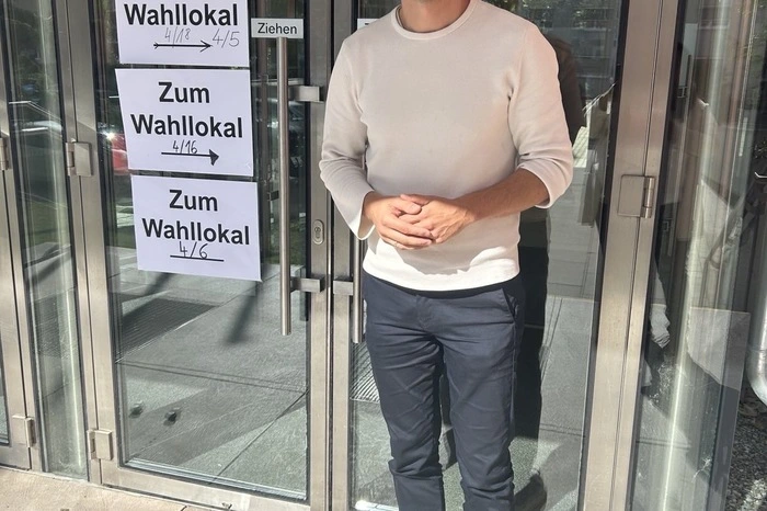 Jakob Schwarz, steirischer Spitzenkandidat der Grünen, wählte in Graz in der HLW Schrödinger.  