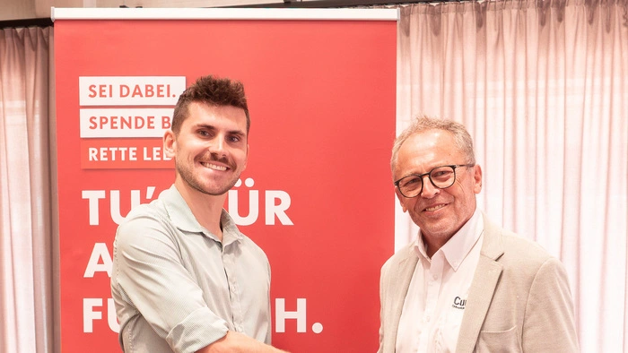 Florian Gollenz (links) spendet regelmäßig sein Blut, Karl Nestler überlebte dank Spenden