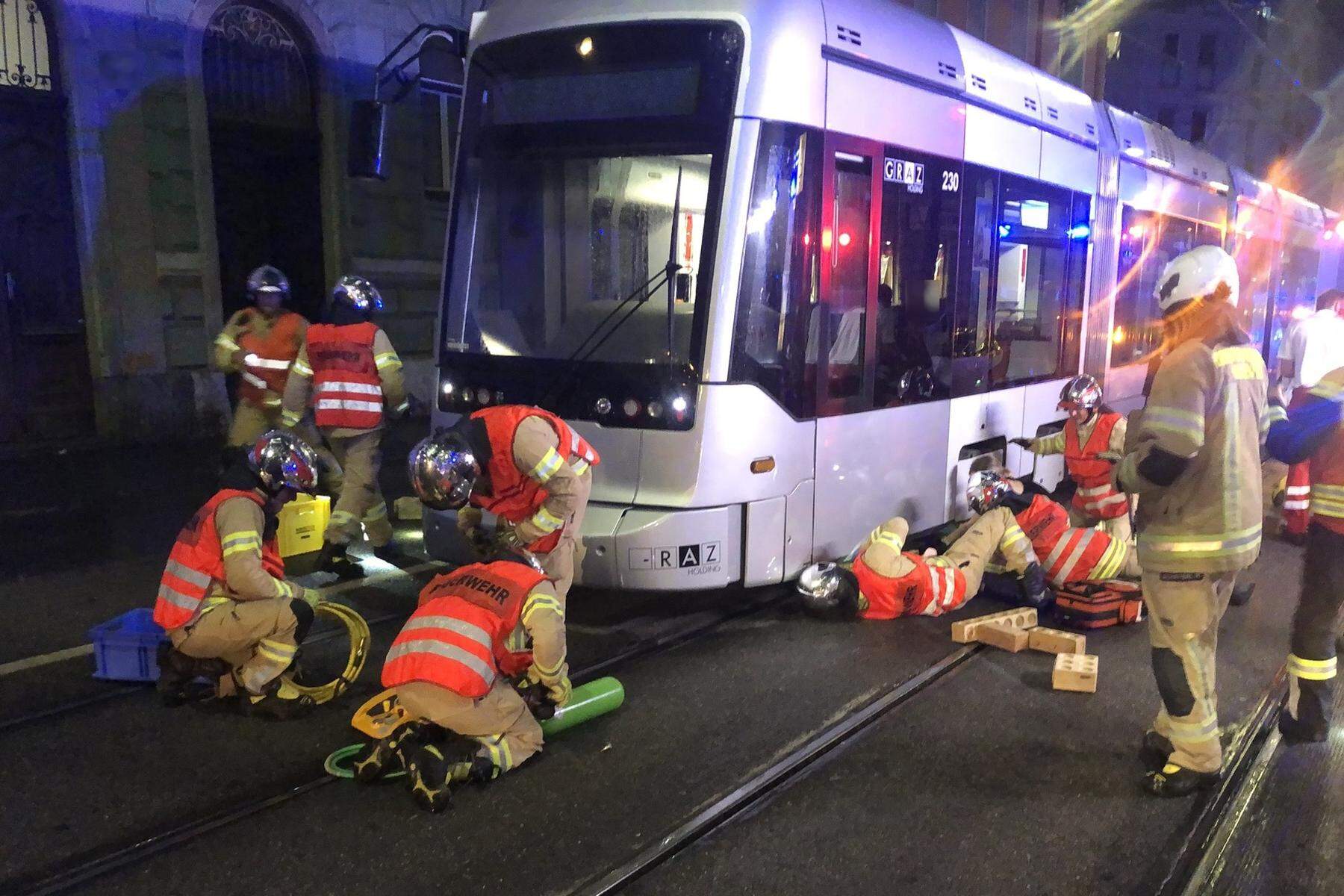 Von Straßenbahn erfasst: Bub (7) aus Graz ist stabil