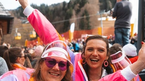 Fans in der Alm Arena am Fuße des Hauser Kaiblings