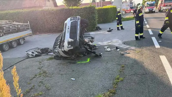 Das Mopedauto wurde bei dem Unfall vollkommen zerstört