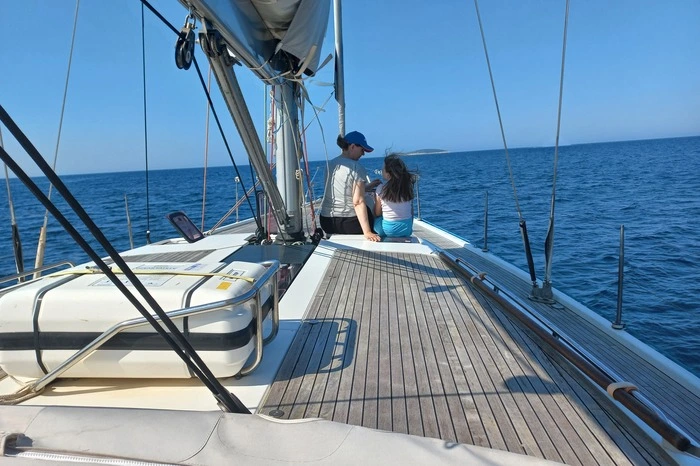 Landesrätin Barbara Eibinger-Miedl und Tochter Marie beim Segeln in Kroatien. 