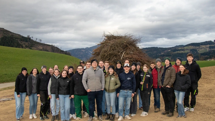 Die Landjugend Oberaich organisierte ein Osterfeuer am Hof der Familie Schaffer in Oberaich. 