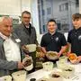 Obstbau-Fachvorstand Gottfried Lafer, Silberberg-Direktor Reinhold Holler und die Schüler Xaver Kasinger und Fabian Puchmüller präsentieren neue Anbau-Möglichkeiten