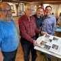Helmut Strohmeier (2.v.li.) mit dem Ausstellungsteam Wolfgang Judmaier, Robert Koch und Bernd Lierzer