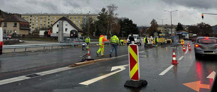 Bei der Auffahrt Leoben-Ost zur S6 werden bereits nach knapp drei Monaten Sanierung die finalen Arbeiten durchgeführt