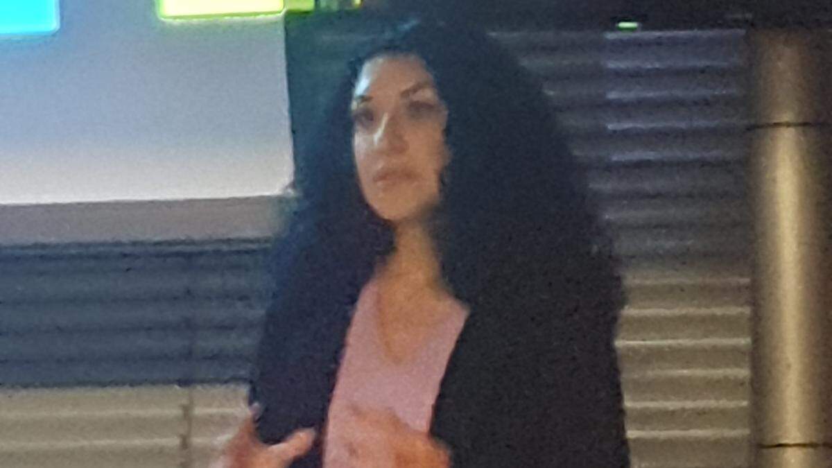 Shoura Zehetner-Hashemi, eine der beiden Geschäftsführerinnen von Amnesty International Österreich, hielt in Leoben einen Vortrag
