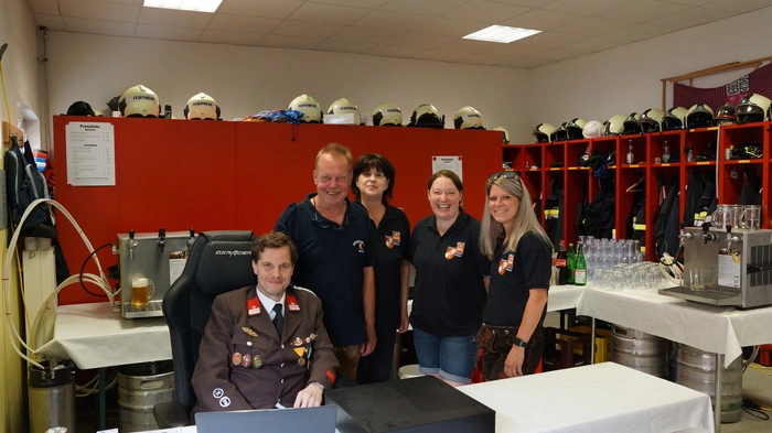 Punkt 12 Uhr begann am Samstag bei der Hauptwache der Freiwilligen Feuerwehr Eisenerz das diesjährige Pfingstfest.