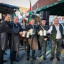 Zum Abschluss der Eröffnung des Bergstadtfestes zum 170-Jahr-Jubiläum der Bergkapelle Leoben-Seegraben wurde das Gösser „aus dem Fass gelassen“