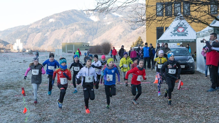 Das Gelände der Landwehrkaserne in St. Michael  war Schauplatz aller Läufe zum fünften internationalen Crosscups des Steirischen Leichtathletikverbandes (STLV) und des HSV-Crosslaufs. 