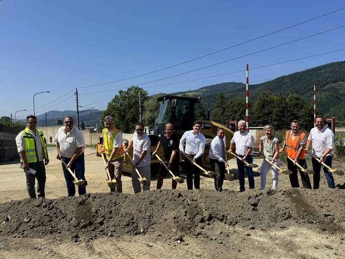 Im August 2025 erfolgte der Spatenstich für die neue Übergangsbrücke in Niklasdorf