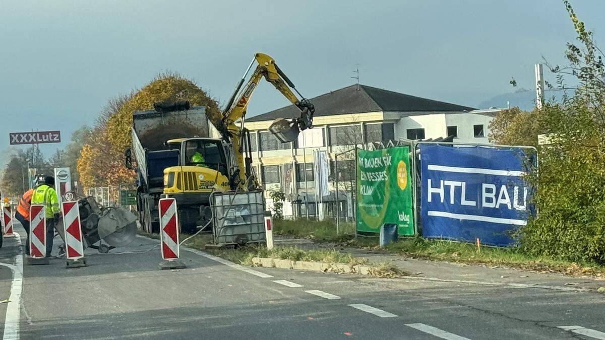 Im Bereich mehrerer Unternehmen wird in Niklasdorf derzeit das Fernwärmenetz vom XXXLutz bis zur Anschlussstelle im Bereich der Enages ausgebaut