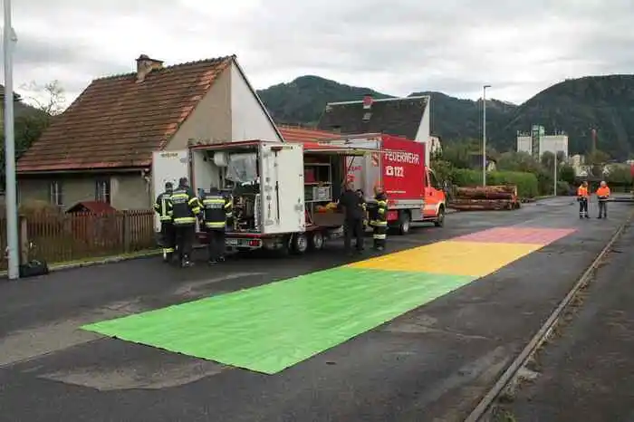 Ziel der Übung war, den neu zusammengestellten Schadstoffzug vollumfänglich aufzubauen und diesen dementsprechend im Stationsbetrieb zu besichtigen.