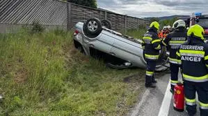 Eine knappe Stunde war die B72 in Anger im Umkreis der Unfallstelle für den Verkehr gesperrt 