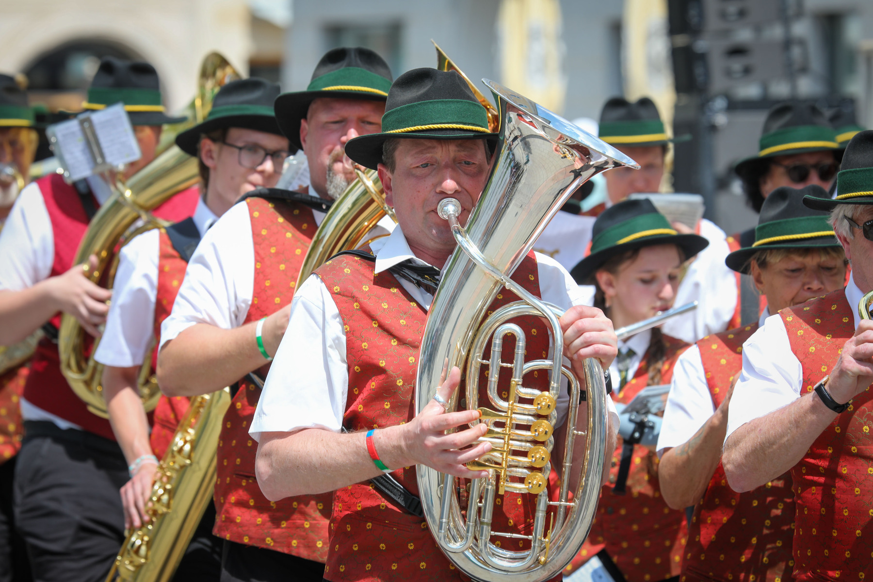 Bezirksblasmusiktreffen : Alle 22 Musikvereine spielten in Leoben auf – erst bei Sonne, dann bei Gewitter