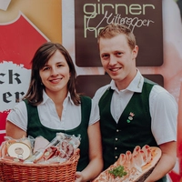 Sophie und Thomas Mitteregger führen den Familienbetrieb seit 2019 