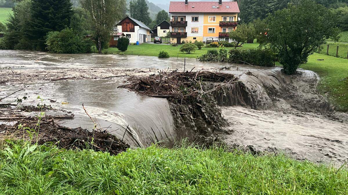 Wasser, Schlamm und Geröll 