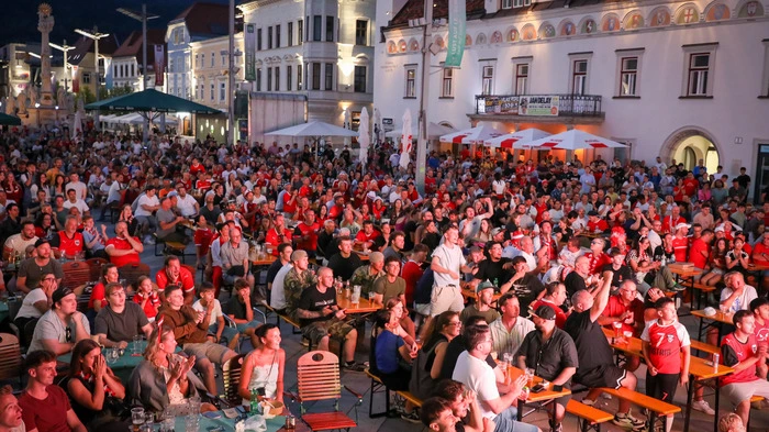 Das WM-Spiel gegen Europameister Spanien verfolgten am Leobener Hauptplatz mehr als 1000 Fußballbegeisterte. 