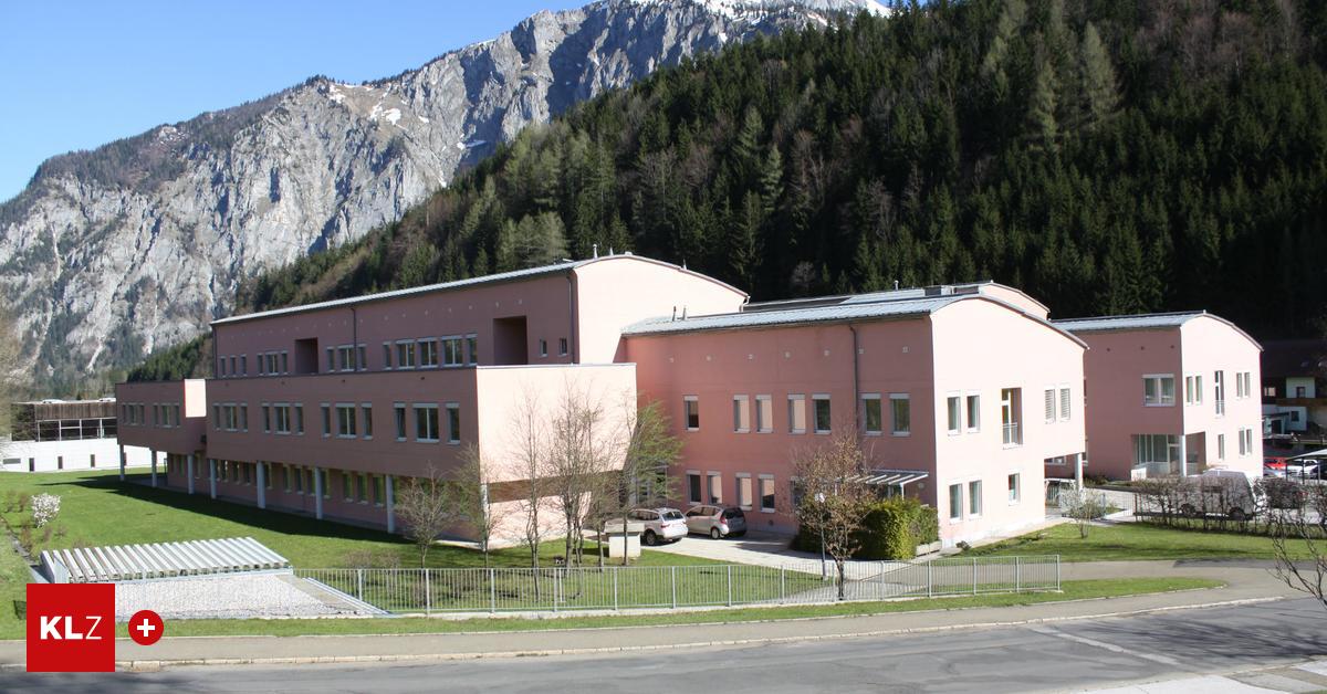 60-Jahre-BORG-Eisenerz-Lehrer-wurden-mit-B-rgermeister-Dienstauto-nach-Eisenerz-gebracht