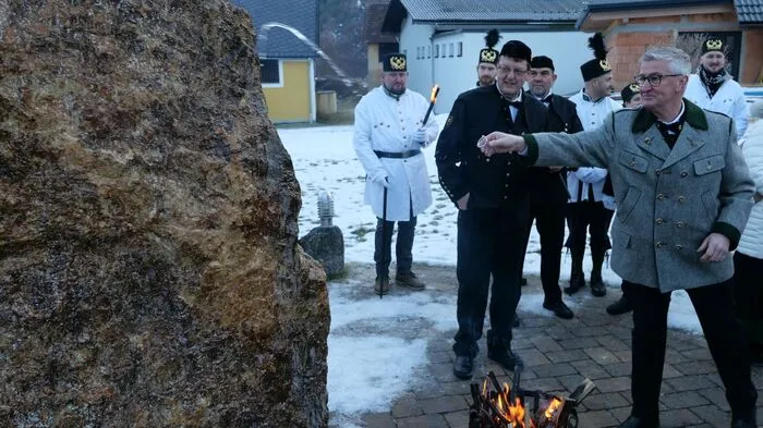 Mit dem „Gänzn Wassern“ startete die Knappschaft Radmer am Wochenende in die traditionelle Barbarafeier in der ehemaligen Bergbaugemeinde. 