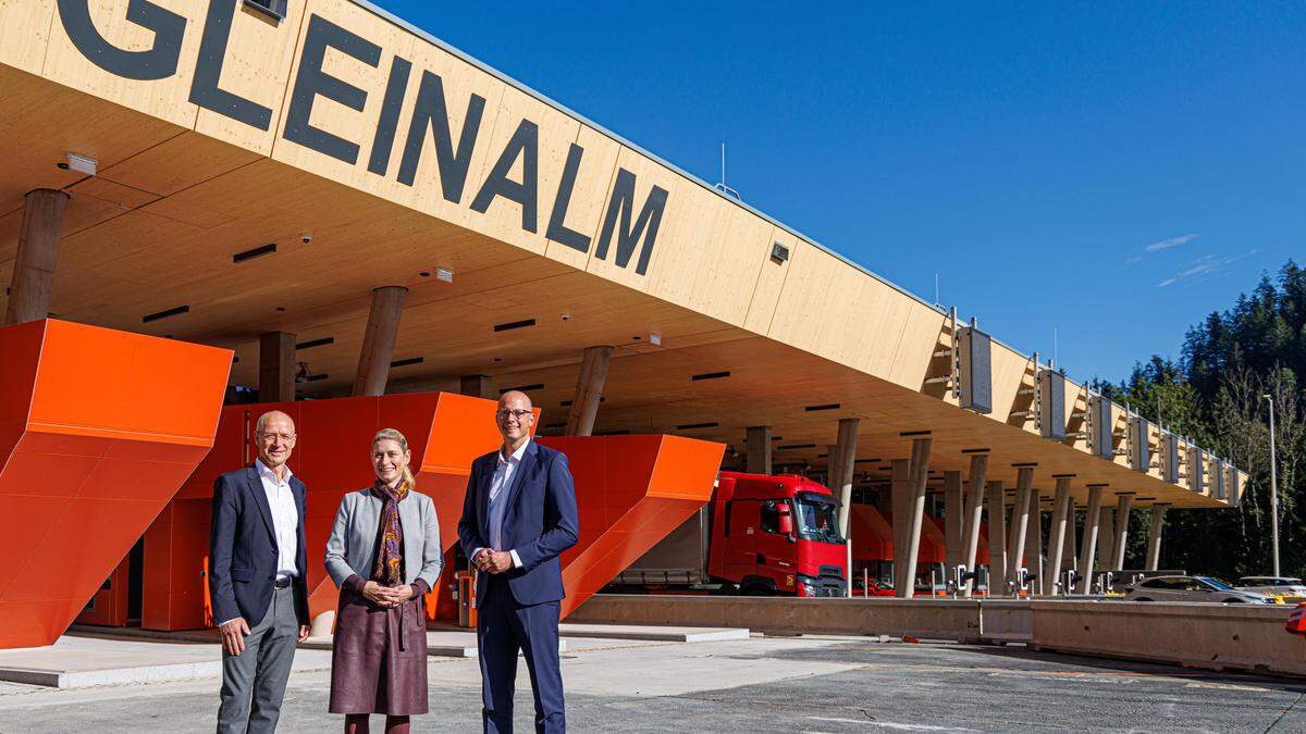 Asfinag-Vorstand Herbert Kasser, Geschäftsführerin Maut Claudia Eder und Geschäftsführer Bau Andreas Fromm (l.)