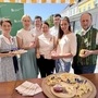 Bezirksbäuerin Barbara Pollinger, Bäuerin Heidi Hirn, Kammerobmann Richard Judmaier, Bäuerin Johanna Hafellner, Helmut Ofner, Karin Jöchlinger und Bernhard Zechner