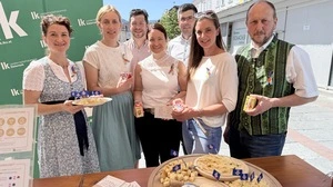 Bezirksbäuerin Barbara Pollinger, Bäuerin Heidi Hirn, Kammerobmann Richard Judmaier, Bäuerin Johanna Hafellner, Helmut Ofner, Karin Jöchlinger und Bernhard Zechner