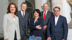 Barbara Sporn, Günther Löschnigg, Universitätsratsvorsitzende Christiane Spiel, Georg Feith und Stefan Pierer