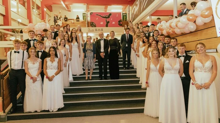 Eine Premiere stand am Wochenende in den Kammersälen in Leoben an. Die Maturantinnen und Maturanten des BORGs Eisenerz, der HAK Eisenerz und des Europagymnasiums Leoben luden zum gemeinsamen Maturaball.
