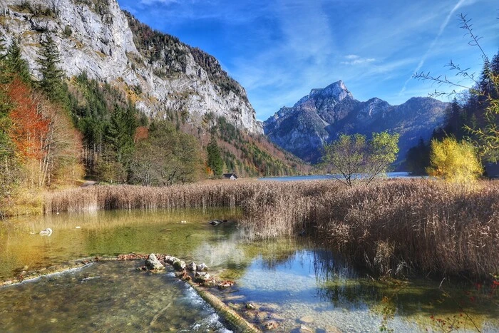 Der Leopoldsteinersee zeigt sich auch im Herbst prächtig