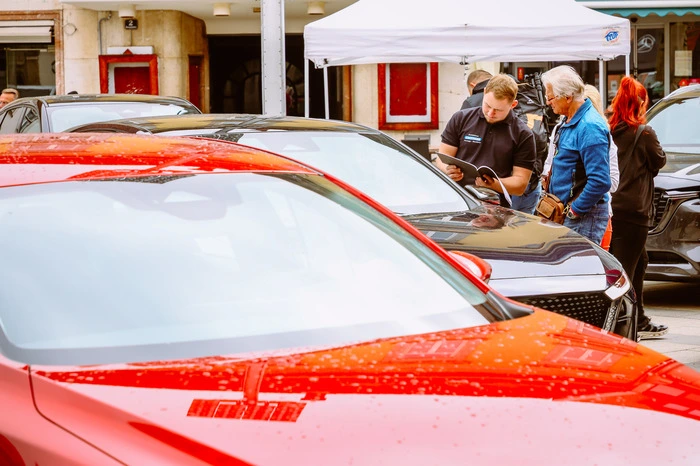 200 Autos sind am Hauptplatz zu sehen wie auch 100 Motorräder im LCS in Leoben.