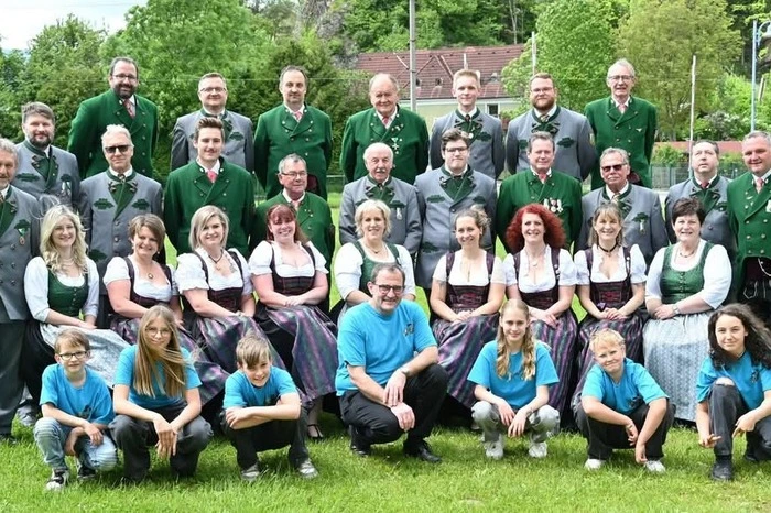 In Kooperation mit dem Musikverein St. Peter- Freienstein fanden in den Vordernberger Barbarasälen und im Turnsaal der Volksschule  St. Peter-Freienstein Frühjahrskonzerte unter dem diesjährigen Motto „Solistenparade“ statt. Die musikalische Leitung erfolgte durch Kapellmeisterin Lisa Reichenpfader. Auch das Jugendorchester, unter der Leitung von Michael Anderle, war mit dabei. 