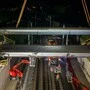 Zwei Nächte lang wurden in Niklasdorf-Foirach die Hauptarbeiten beim Einheben des Tragwerks der neuen Bahnüberfahrtsbrücke erledigt 