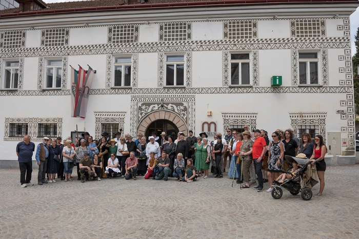Zur Eröffnung der Saison des Stadtmuseums führte der „Verein zur Förderung des Stadtmuseums“ eine Stadtführung als Theater durch. Über zwanzig Schauspieler – Mitglieder des Museumsvereines und Freunde – präsentierten die Häusergeschichte der Innenstadt in entsprechender, mittelalterlicher Bekleidung.  
