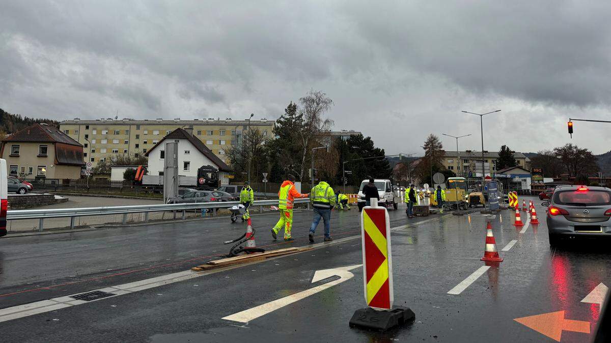 Bei der Auffahrt Leoben-Ost zur S6 werden bereits nach knapp drei Monaten Sanierung die finalen Arbeiten durchgeführt