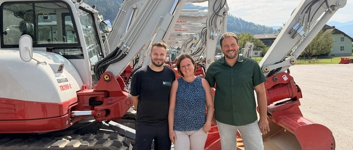 Filialleiter Bernhard Röner mit Assistentin Sylvia Lammer und Werkstättenleiter Jürgen Langreiter (v.r.)