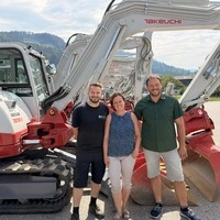 Filialleiter Bernhard Röner mit Assistentin Sylvia Lammer und Werkstättenleiter Jürgen Langreiter (v.r.)