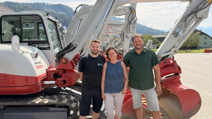 Filialleiter Bernhard Röner mit Assistentin Sylvia Lammer und Werkstättenleiter Jürgen Langreiter (v.r.)