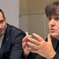 Rechtsausleger und ÖVP-Klubchef Lukas Schnitzer und ÖVP-Landeschefin Manuela Khom ziehen einen schärferen Migrationskurs an