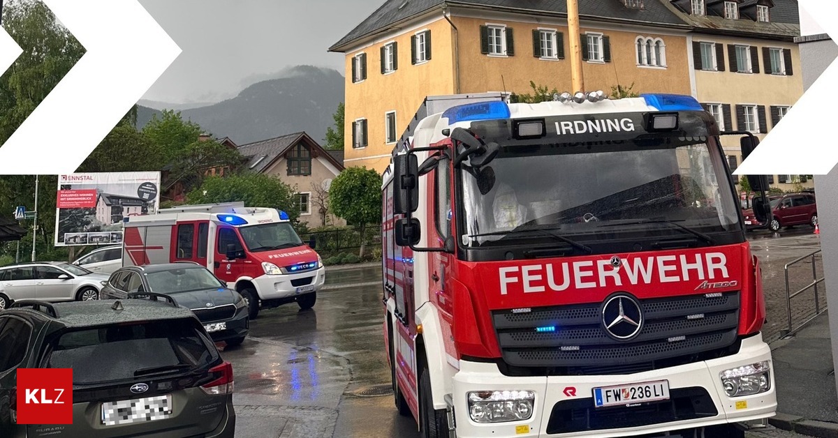 Sturmb-e-traf-Maibaum-Holzknecht-Feuerwehr-und-Polizei-bargen-Wipfel