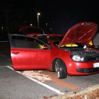 Der ausgebrannte VW Golf des Verdächtigen auf dem Parkplatz in Šentilj