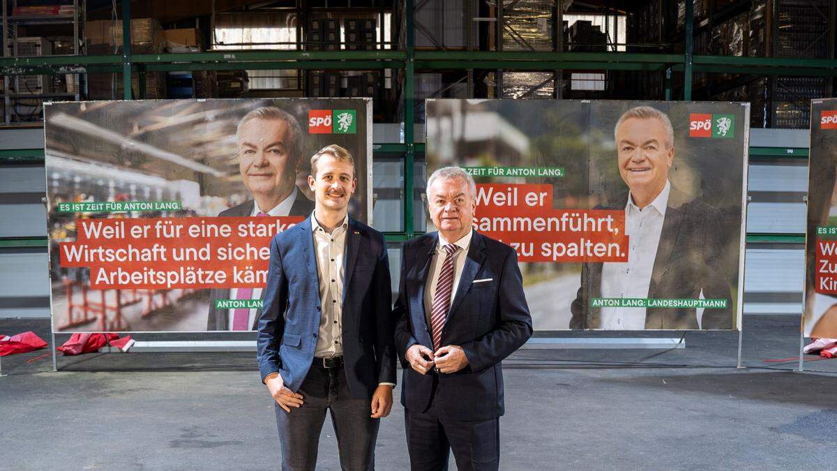 SPÖ-Wahlkampfleiter Florian Seifter und Spitzenkandidat Anton Lang vor den neuen Plakaten