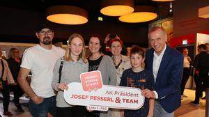 AK-Wahlwerben im Kino: FSG-Spitzenkandidat, Amtsinhaber Josef Pesserl (r.) im Cineplexx 