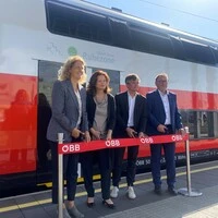 ÖBB-Vorständin Sabine Stock, Verkehrslandesrätin Claudia Holzer, Wolfgang Moitzi (SPÖ) und Peter Wallis (ÖBB-Regionalmanagement)