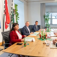 Landesspitze mit Städte- und Gemeindebund: Manuela Khom, Mario Kunasek und Stefan Hermann (alle links) mit Erwin Dirnberger, Kurt Wallner und Co. im Vorjahr in der Grazer Burg