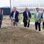 Von links: Werkstättenleiter Georg Schaberreiter, Firmenchef Johann Huber, MAN-Österreich-Chef Rudi Kuchta, Bernd Kohlbacher, Bgm. Alois Doppelhofer