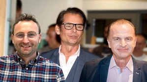 Jochen Jance, Matthäus Bachernegg und Werner Schweiger tanzen im Wahlkampf aus der Reihe