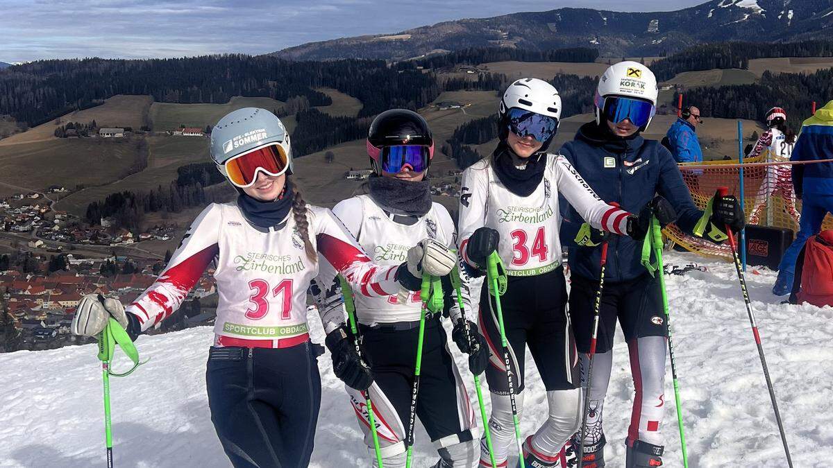 Die erfolgreichen Ski-Damen bei den Meisterschaften in Obdach